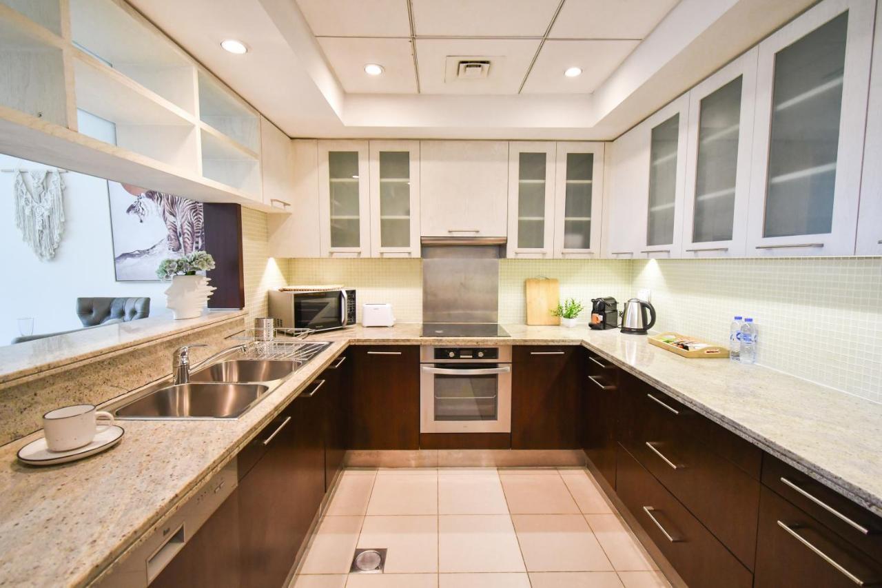 Apartment Downtown-high Floor Mesmerizing Fountain View 2br Chic Dubai